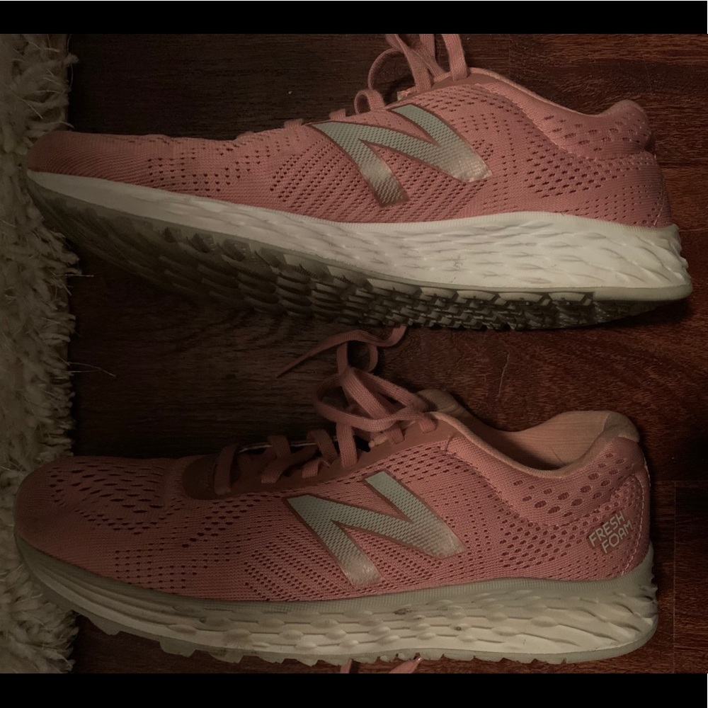 Women’s New Balance pink sneakers